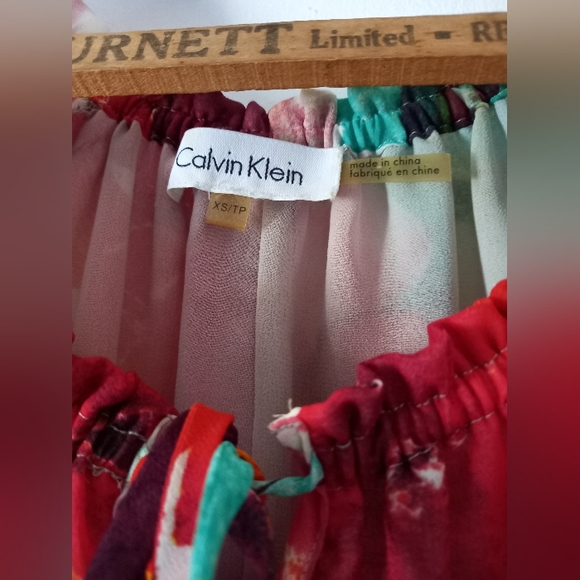 Calvin Klein floral blouse - Picture 5 of 6